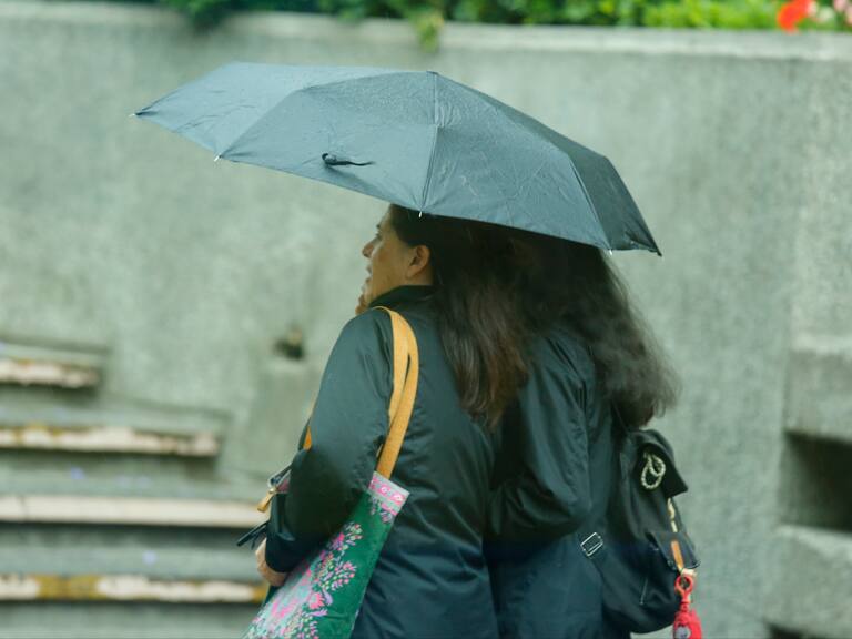 Lluvia en Santiago: Michelle Adam pronostica vientos, nieve, granizos y tormentas eléctricas para esta semana