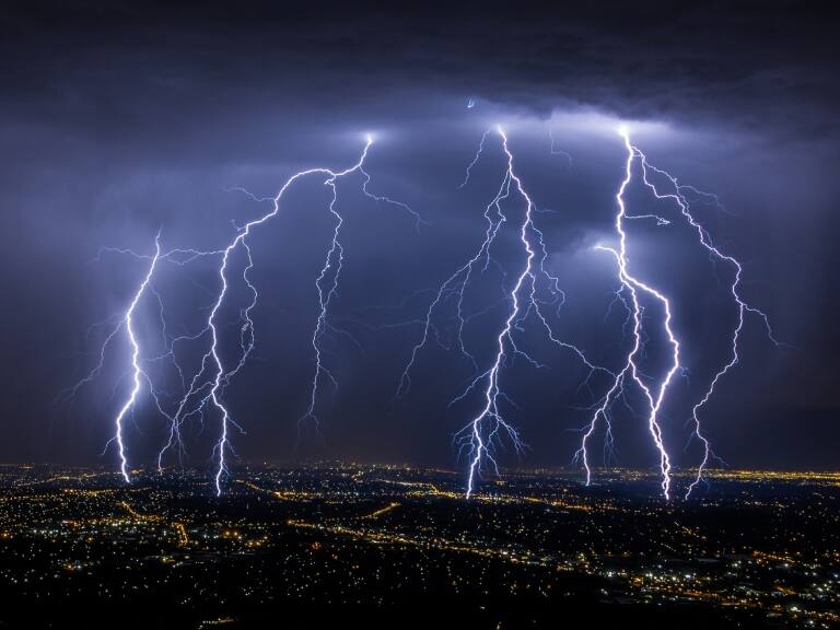 Declaran Alerta Temprana preventiva para 10 comunas de la RM por probables tormentas eléctricas