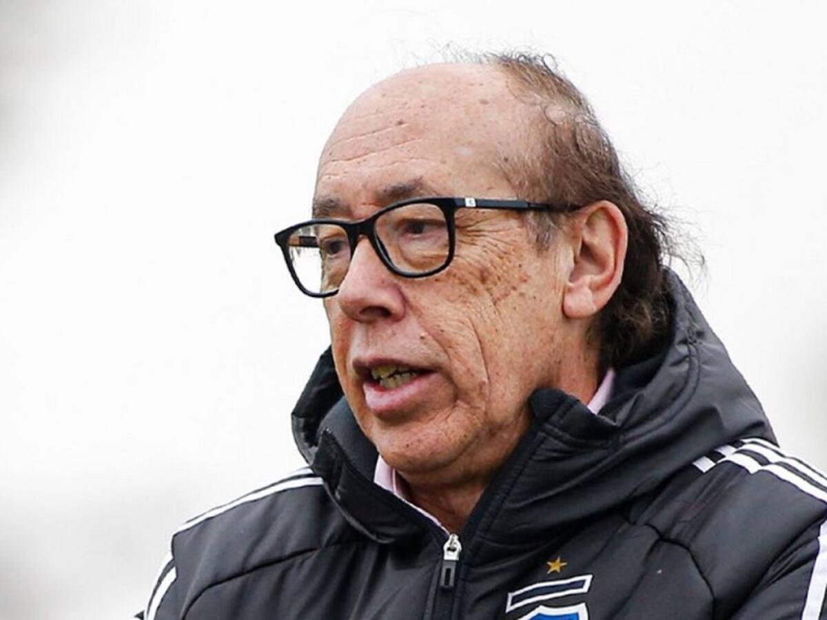 A pesar de los fracasos, Alfredo Stohwing quiere que Quinteros siga al mando de Colo Colo: «Tiene todo nuestro respaldo»