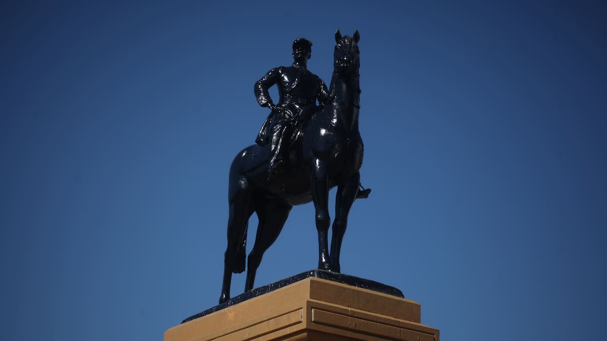 Diputado del Frente Amplio reacciona al regreso del monumento a Baquedano: “Seguirá siendo Plaza Dignidad”