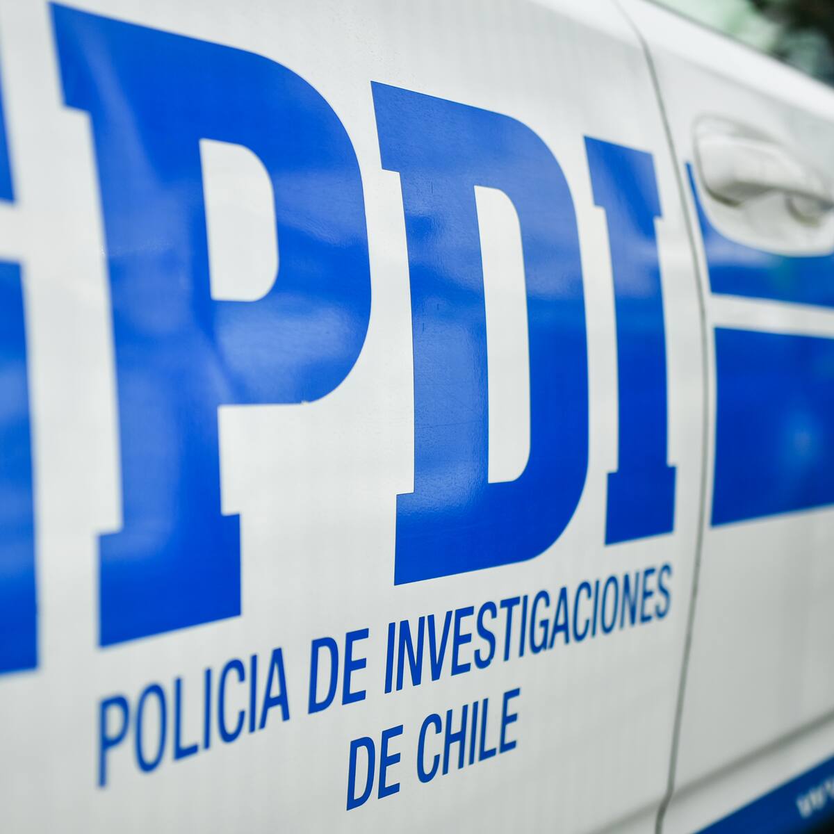 Dos ladrones son baleados por detective de la PDI tras frustrar asalto en local de comida rápida en Estación Central