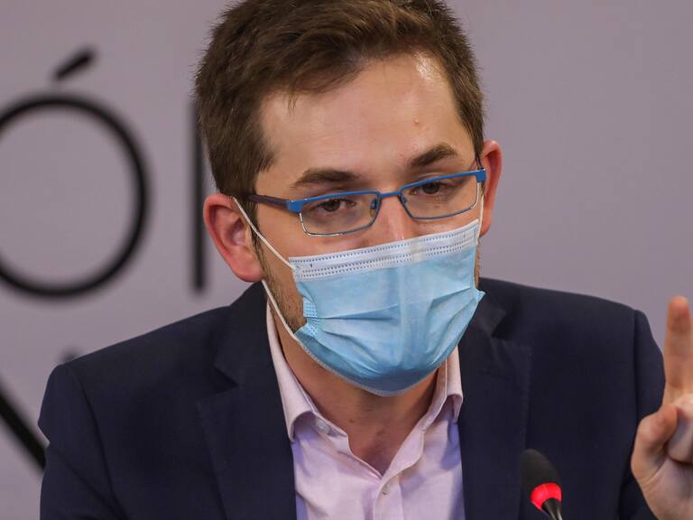 20 de Abril del 2022/SANTIAGOEl vicepresidente de la Convencion Constituyente, Gaspar Dominguez, durante el punto de prensa que se realizó en la sala 1 del ex Congreso Nacional
FOTO: SEBASTIAN BELTRAN GAETE/AGENCIAUNO