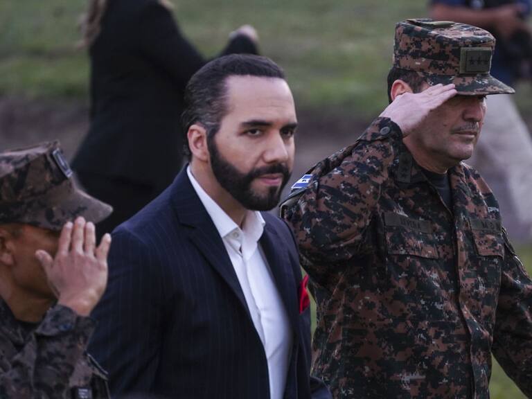 Periodista de El Salvador llegan a la suprema para evitar leyes «mordaza»