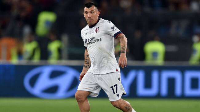 Gary Medel renovó su contrato por un año más en el Bologna