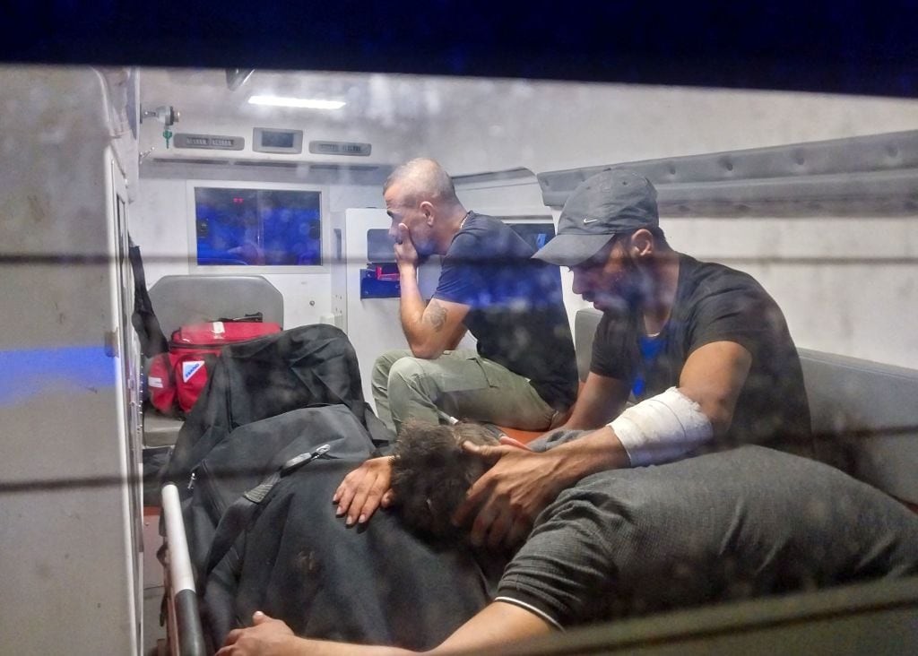 Familiares lloran por una de las víctimas del naufragio frente a Siria