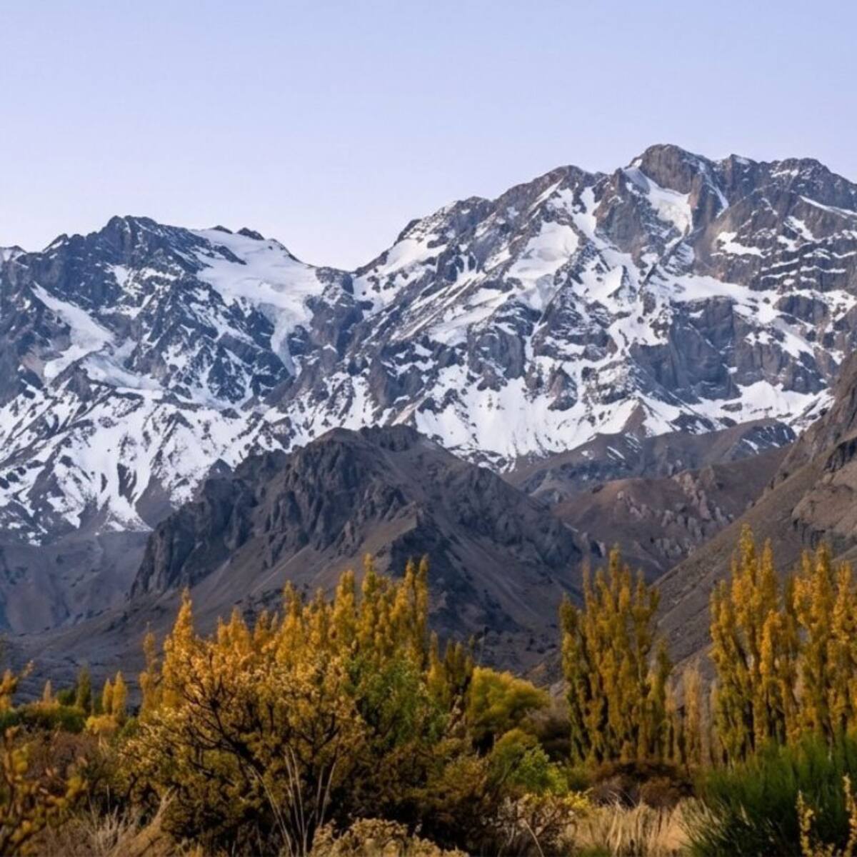 Tras dos temblores en la región Metropolitana: autoridades monitorean actividad del volcán San José