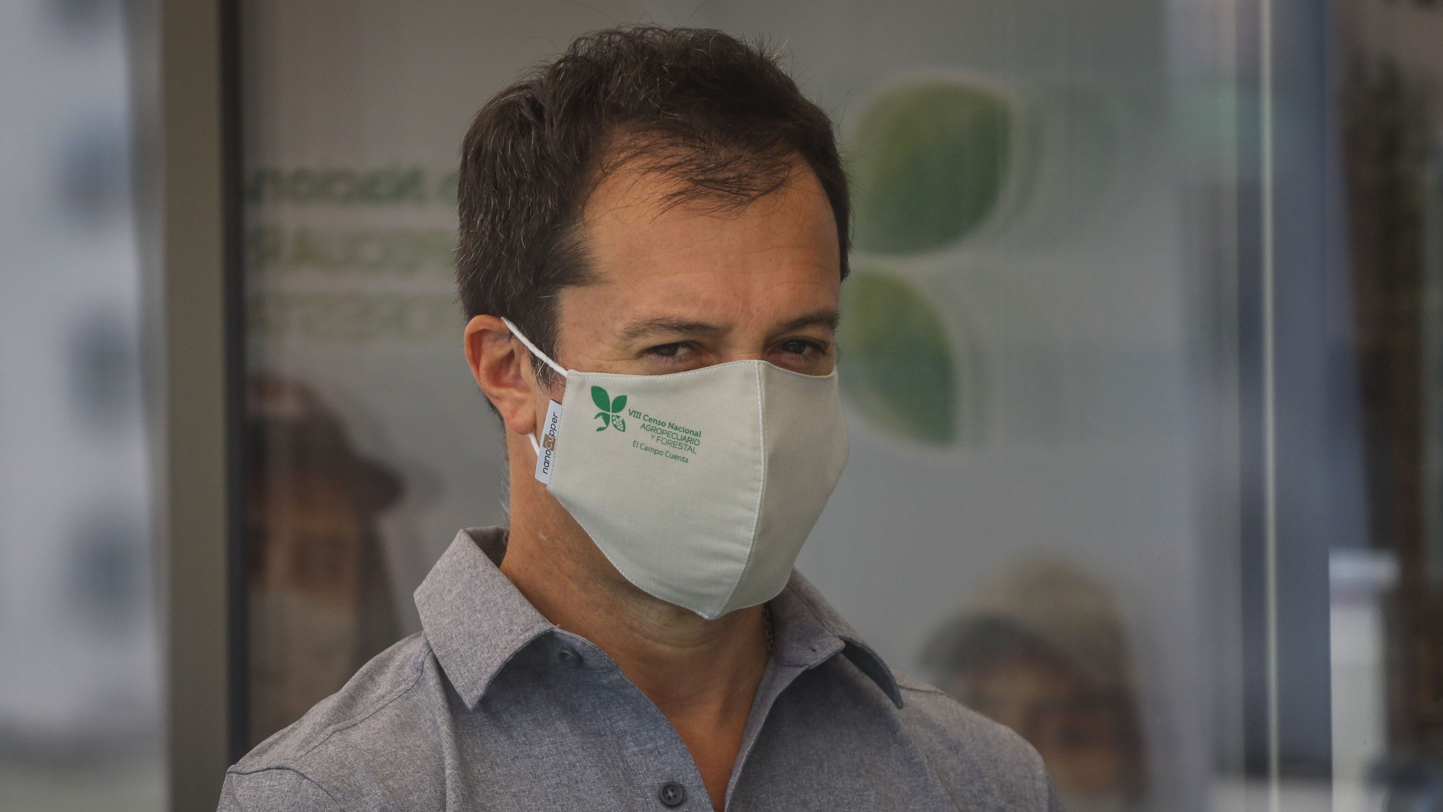 9 de marzo del 2021/SANTIAGOLucas Palacios, ministro de Economia, Fomento y Turismo, durante el punto de prensa, en la terraza del ministerio de Agricultura, donde anuncian la partida del levantamiento censal del VIII Censo Nacional Agropecuario y Forestal, en todo el territorio silvoagropecuario del país.
FOTO: SEBASTIAN BELTRAN GAETE/AGENCIAUNO