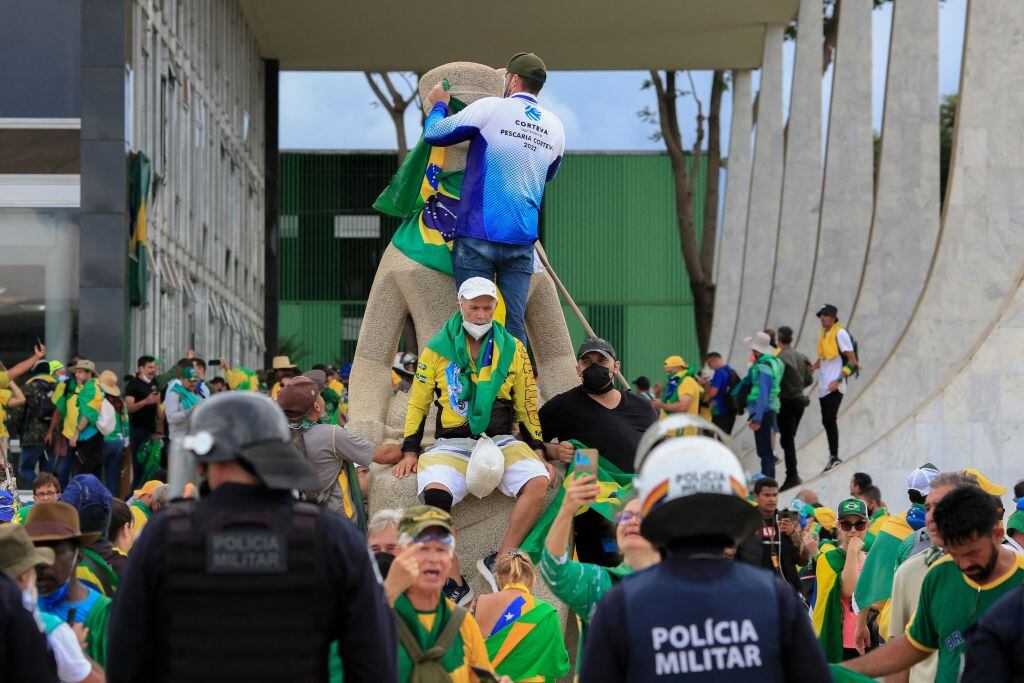 Ultraderechistas invaden sede del congreso de Brasil en el Distrito Federal