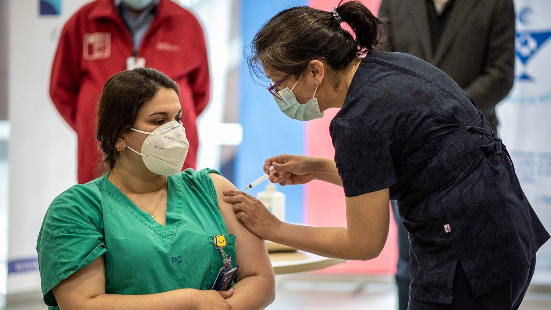25 DE DICIEMBRE DE 2020 / MAGALLANESFuncionaria de Salud es vacunada, durante el inicio de vacunacin contra el Covid-19 tras el arribo de las primeras dosis a la region
FOTO: CEDIDA / AGENCIAUNO