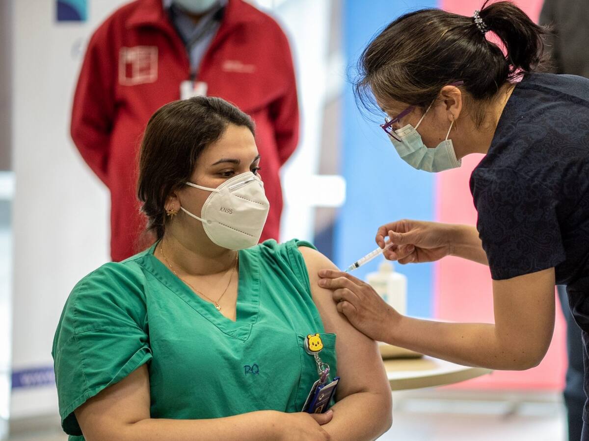 Segunda jornada de vacunación contra el Covid-19 concluyó con 4.801 profesionales de la salud inoculados