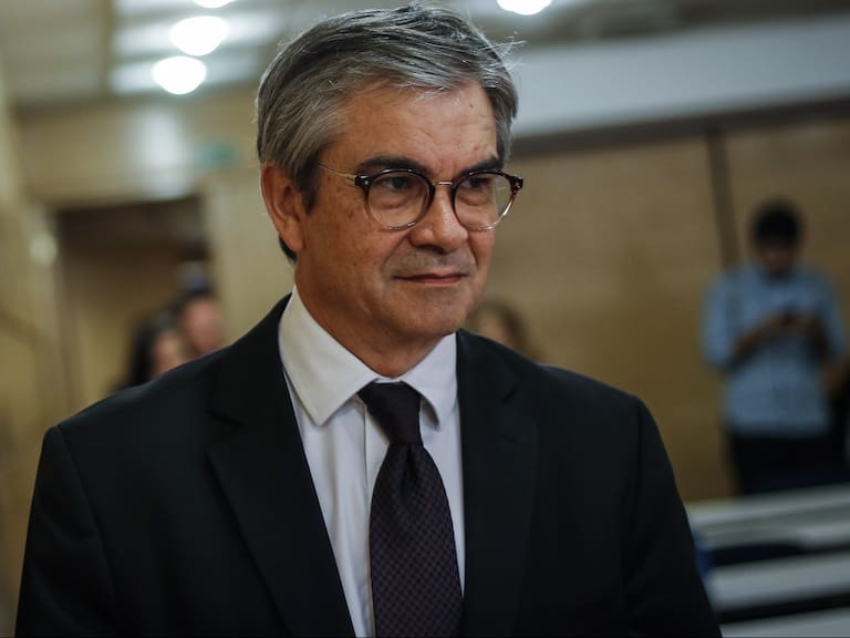 16 de marzo del 2020/SANTIAGOEl Presidente del Banco Central de Chile, Mario Marcel, entra a la sala de prensa y ofrece una conferencia para explicar las medidas anunciadas en el día de hoy, tras reduce tasa de interés a 1% por contingencia sanitaria.
FOTO: SEBASTIAN BELTRAN GAETE/AGENCIAUNO