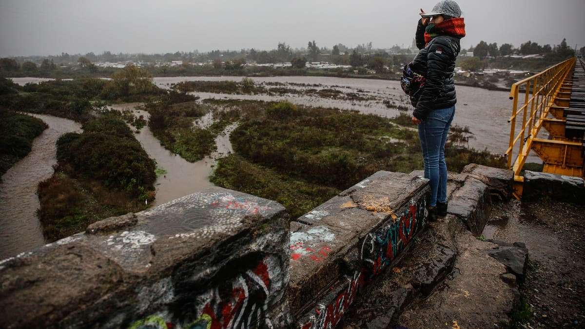 Se activó alerta SAE: desborde del río Mapocho obliga a evacuar sector Campamento Rivera en Talagante