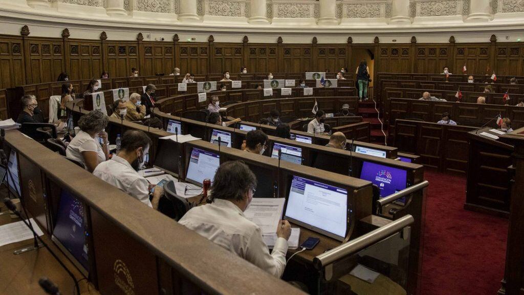 17 de Febrero 2022 / SANTIAGOEl pleno de la Convención constitucional en su tercer día de deliberación y votación de los artículos elaborados por la Comisión Sistemas de Justicia.
FOTO: LUIS FELIPE ARAYA / AGENCIAUNO