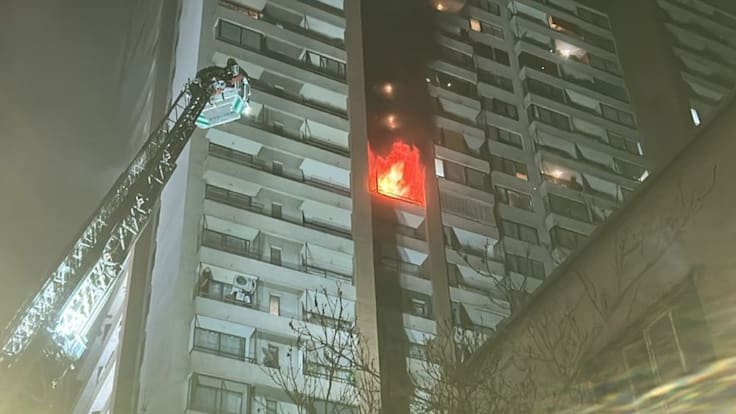 Incendio afecta a departamentos en el centro de Santiago