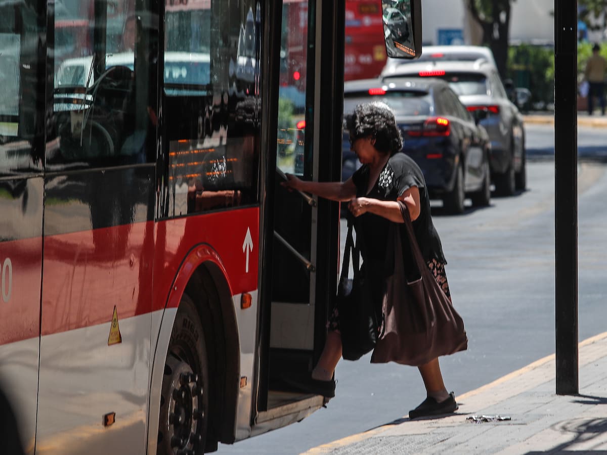 Contraloría da luz verde a ley que endurece sanciones contra evasores del transporte público