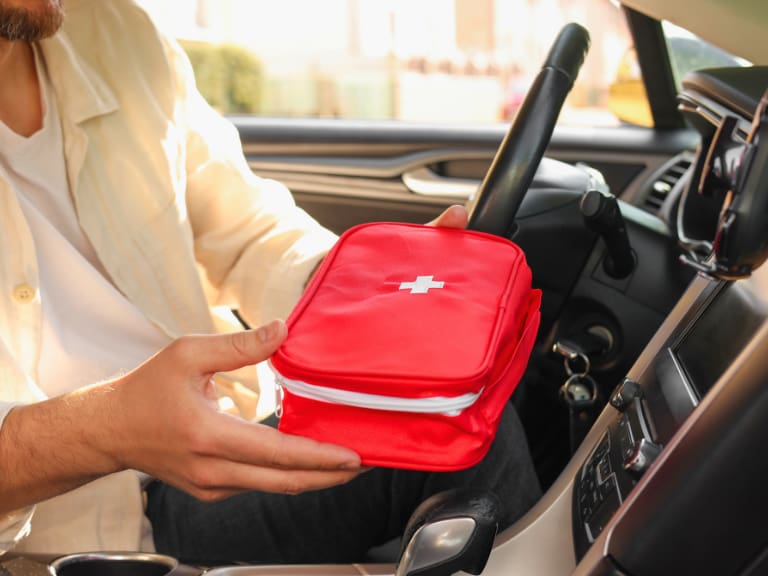 Te podrían cobrar hasta $34 mil si no tienes uno: los autos que deben portar obligatoriamente un botiquín
