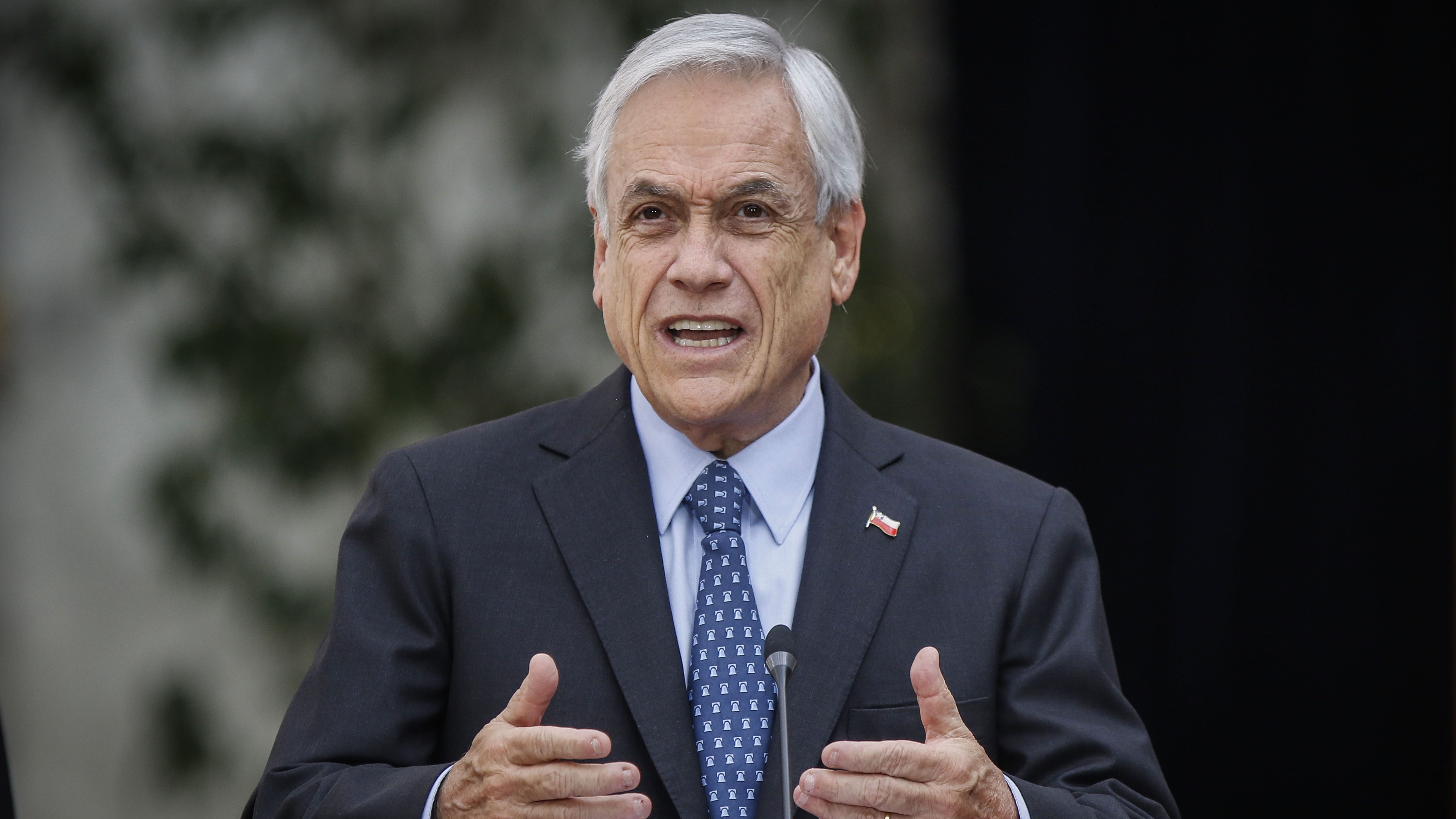 20 de abril del 2020/SANTIAGOEl Presidente de la Republica, Sebastian Piñera, habla en un punto de prensa, en el patio de los Cañones, donde presenta el proyecto de ley de ingreso familiar de emergencia en el Palacio de La Moneda.
FOTO: SEBASTIAN BELTRAN GAETE/AGENCIAUNO