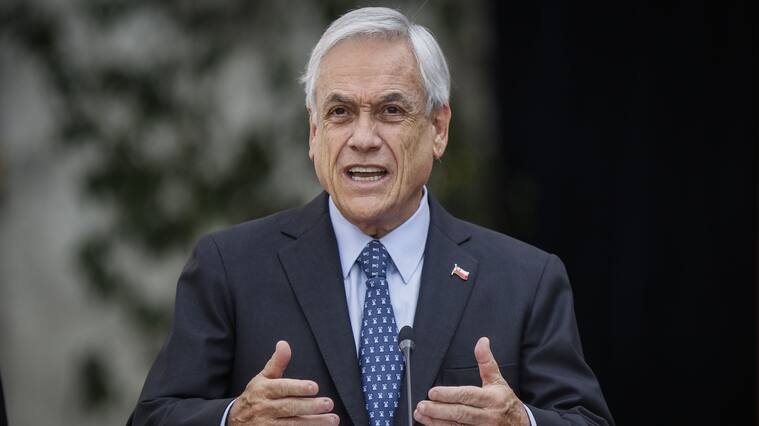 20 de abril del 2020/SANTIAGOEl Presidente de la Republica, Sebastian Piñera, habla en un punto de prensa, en el patio de los Cañones, donde presenta el proyecto de ley de ingreso familiar de emergencia en el Palacio de La Moneda.
FOTO: SEBASTIAN BELTRAN GAETE/AGENCIAUNO
