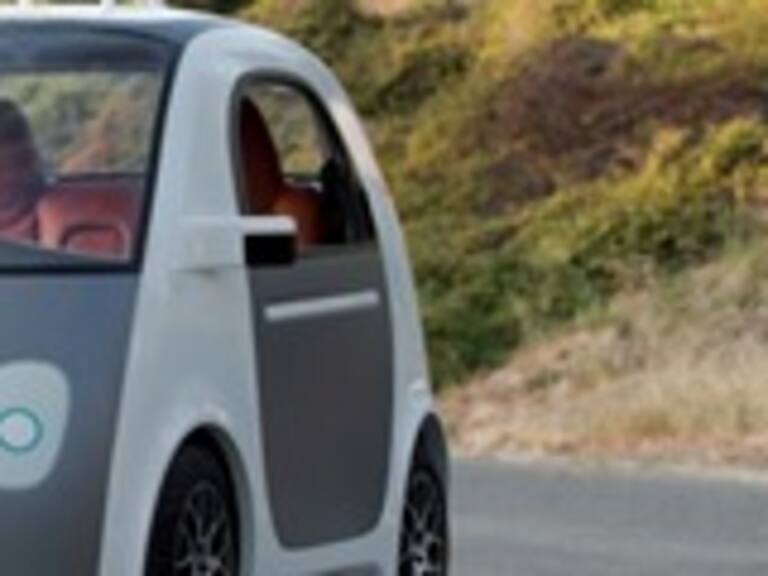 Google presentó su auto que se maneja solo