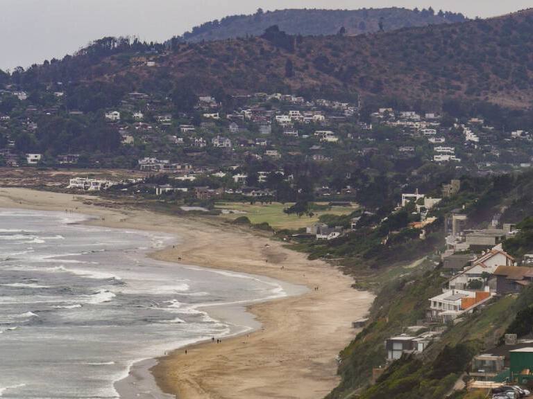 Alcalde de Zapallar y restricción de movilidad a menores de edad: «Reconocemos el libre tránsito, está estipulado en la ordenanza»