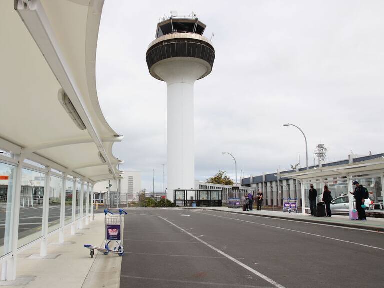 Un casi vacío aeropuerto internacional de la ciudad de Auckland