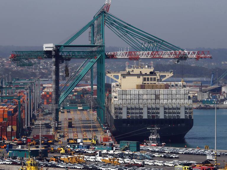 Buque que transporta millonario cargamento de cerezas chilenas retoma viaje a China: estuvo varado 23 días en mar asiático