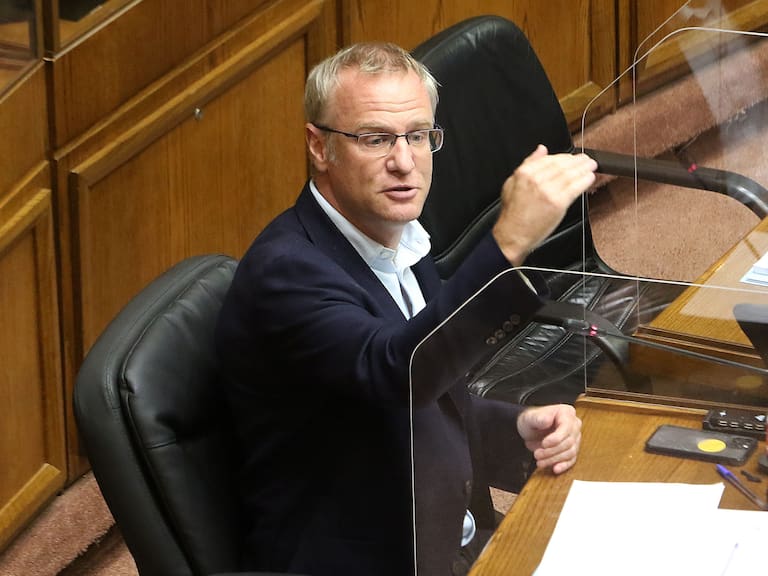 Felipe Kast responde a ministra Vallejo: «Que ella me venga a dar lecciones de democracia a mí, me parece increíble»
