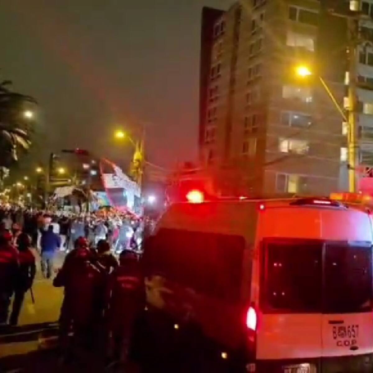 Banderazo protagonizado por hinchas de Colo Colo termina con personas detenidas en La Serena
