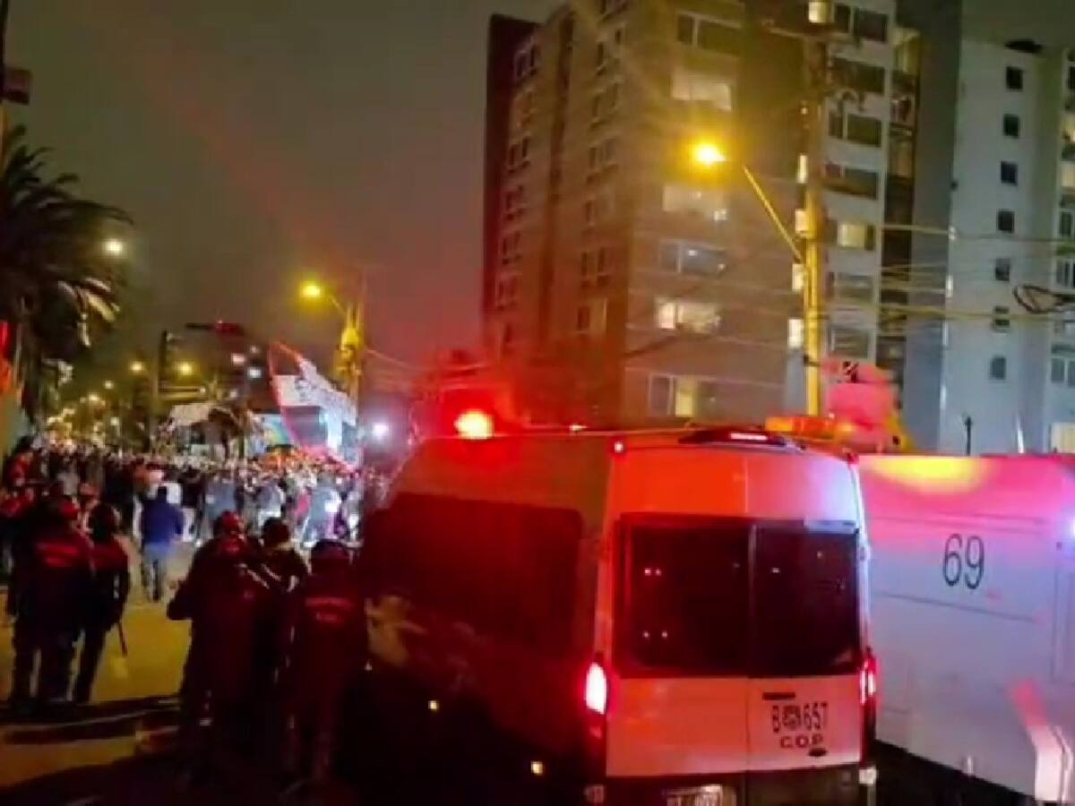 Banderazo protagonizado por hinchas de Colo Colo termina con personas detenidas en La Serena