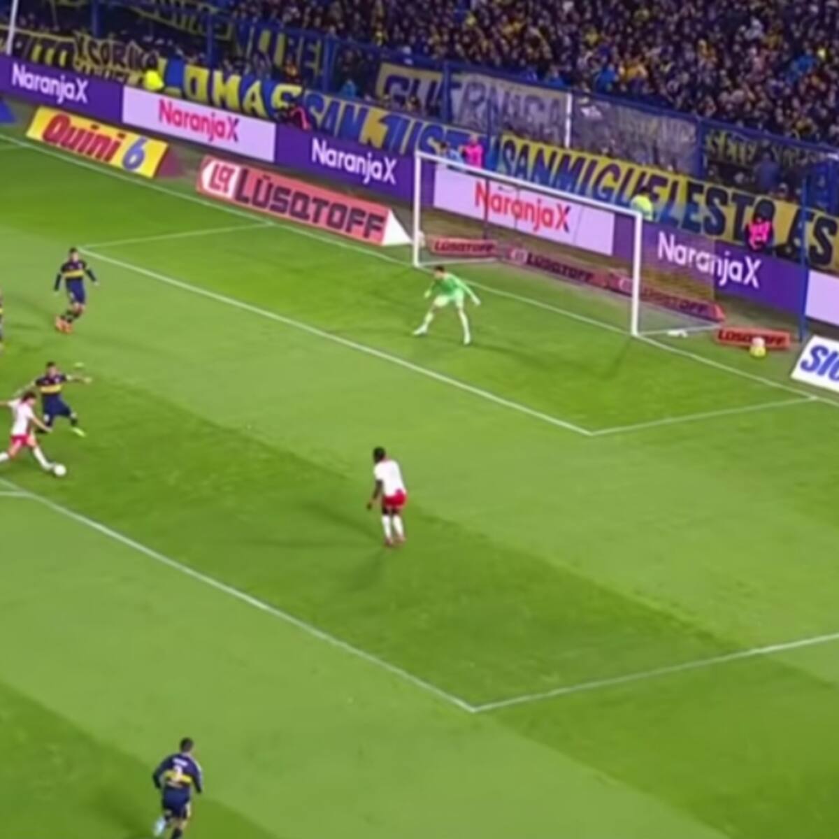 Un ex Colo Colo silencia La Bombonera con este golazo y elimina a Boca Juniors: batacazo en Argentina