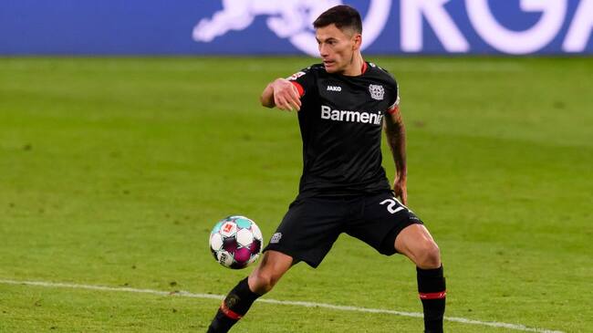 LEIPZIG, GERMANY - JANUARY 30:(BILD ZEITUNG OUT) Charles Aranguiz of Bayer 04 Leverkusen controls the ball during the Bundesliga match between RB Leipzig and Bayer 04 Leverkusen at Red Bull Arena on January 30, 2021 in Leipzig, Germany. Sporting stadiums around Germany remain under strict restrictions due to the Coronavirus Pandemic as Government social distancing laws prohibit fans inside venues resulting in games being played behind closed doors. (Photo by Mario Hommes/DeFodi Images via Getty Images)
