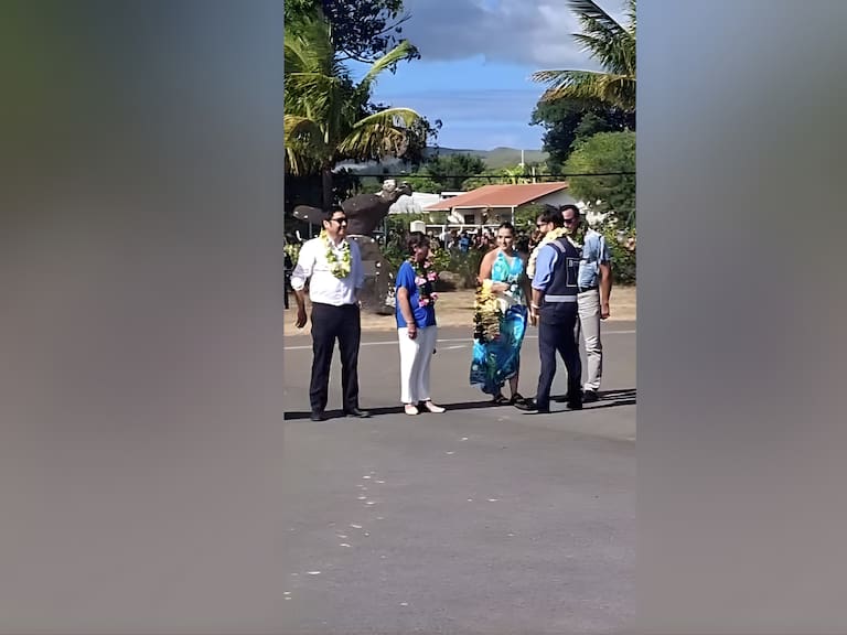 Presidente Boric aterriza en Rapa Nui