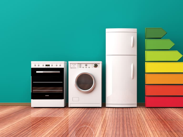 Así funciona el nuevo etiquetado energético que busca frenar el alza en las cuentas de luz en Chile