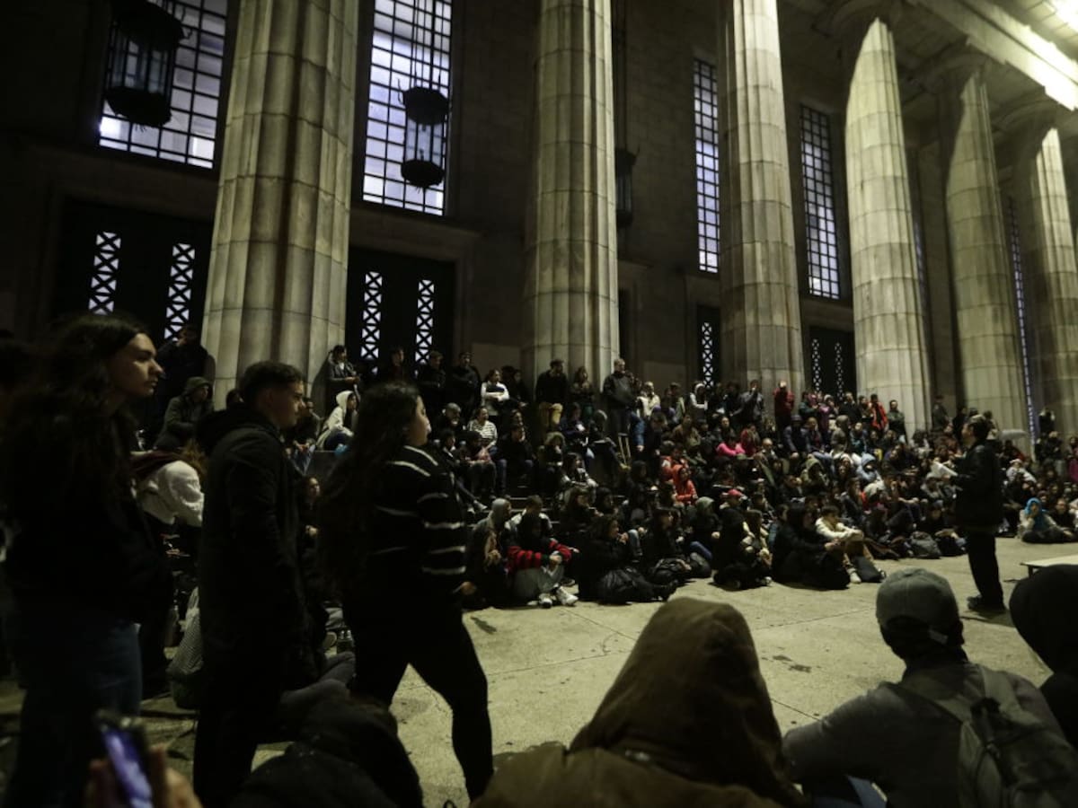 Universidad de Buenos Aires se declara en “emergencia presupuestaria” tras recortes de Javier Milei
