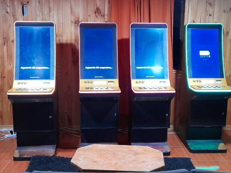 Carabineros detuvo a 10 personas que se encontraban en un casino clandestino en Los Ángeles