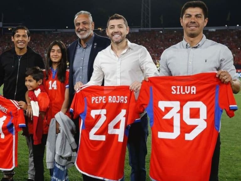 Jorge Valdivia, Matías Fernández, Pepe Rojas y Francisco Silva reciben homenaje por su historia en La Roja