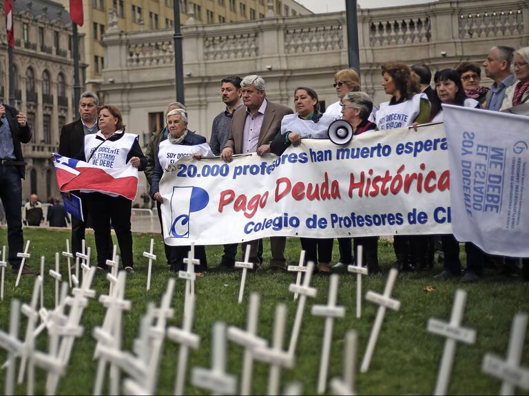 26 de Agosto de 2019/SANTIAGOColegio de Profesores conmemora el Da Nacional de la Deuda Histrica en homenaje a los miles de docentes jubilados que perdieron su vida por esta demanda y a quienes se mantienen activos en la exigencia por una reparacin de parte del Estado.
FOTO:CRISTOBAL ESCOBAR/AGENCIAUNO