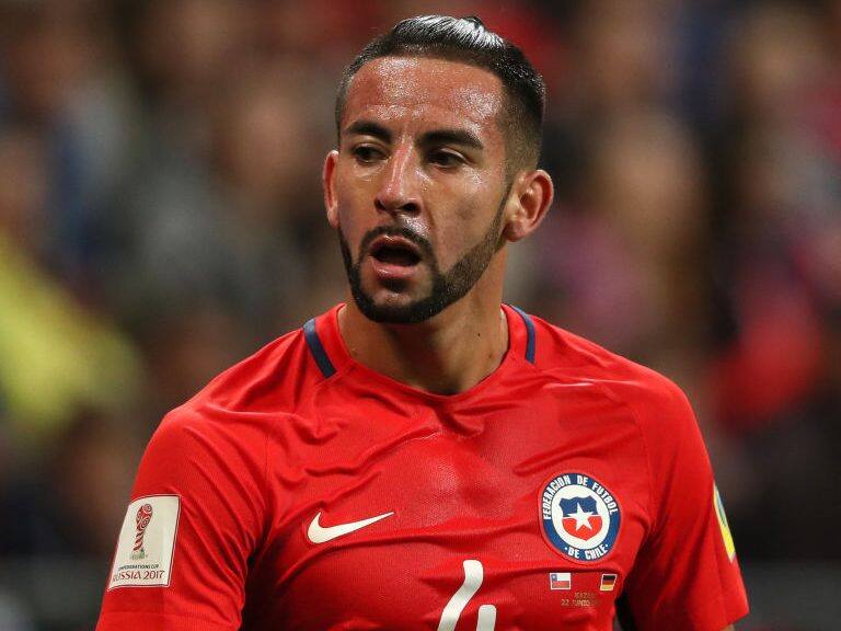 KAZAN, RUSSIA - JUNE 22: Mauricio Isla of Chile looks on during the FIFA Confederations Cup Russia 2017 Group B match between Germany and Chile at Kazan Arena on June 22, 2017 in Kazan, Russia. (Photo by Matthew Ashton - AMA/Getty Images)