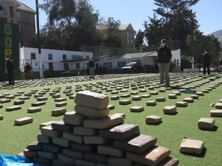 28 DE JULIO DE 2021 / COPIAPOIncautación de más de una tonelada de droga incautada en la localidad de El Salado provincia de Chañaral, a cargo del personal de Reten El Salado, en la oportunidad visitó la zona el General Director de Carabineros Ricardo Yañez junto al Subsecretario del Interior don Juan Francisco Gallial interior del Cuartel Copayapu de Copiapó.
FOTO: KARL GRAWE / AGENCIAUNO
