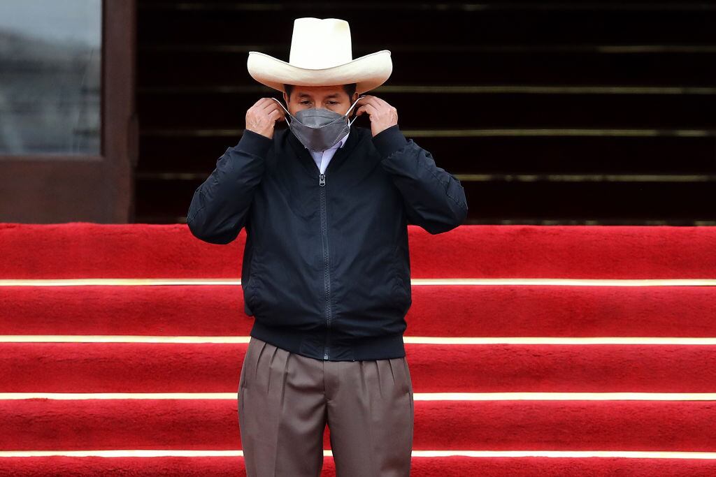 El presidente peruano Pedro Castillo a la salida de la Casa de Pizarro