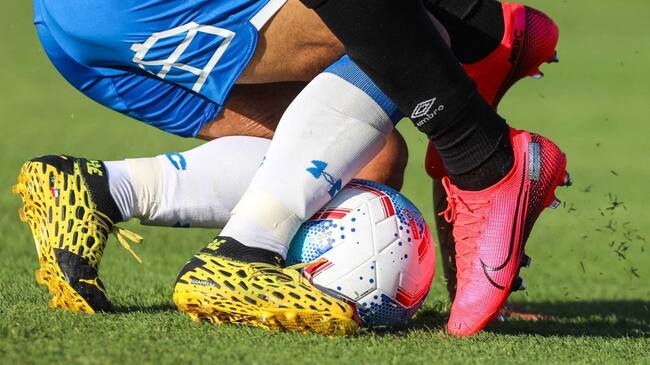 16 de Febrero del 2020/SANTIAGOLos jugadores Edson Puch (I) y Juan Manuel Insaurralde (D) disputan la pelota ,durante el partido valido por la cuarta fecha del campeonato AFP Plan Vital entre Colo Colo y Universidad Catolica, disputado en el Estadio Monumental.
FOTO:SEBASTIAN ORIA/AGENCIAUNO
