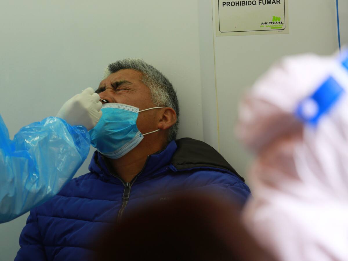 Minsal informó 2.135 nuevos casos de Covid-19 en Chile y récord de 38.062 test PCR durante las últimas 24 horas