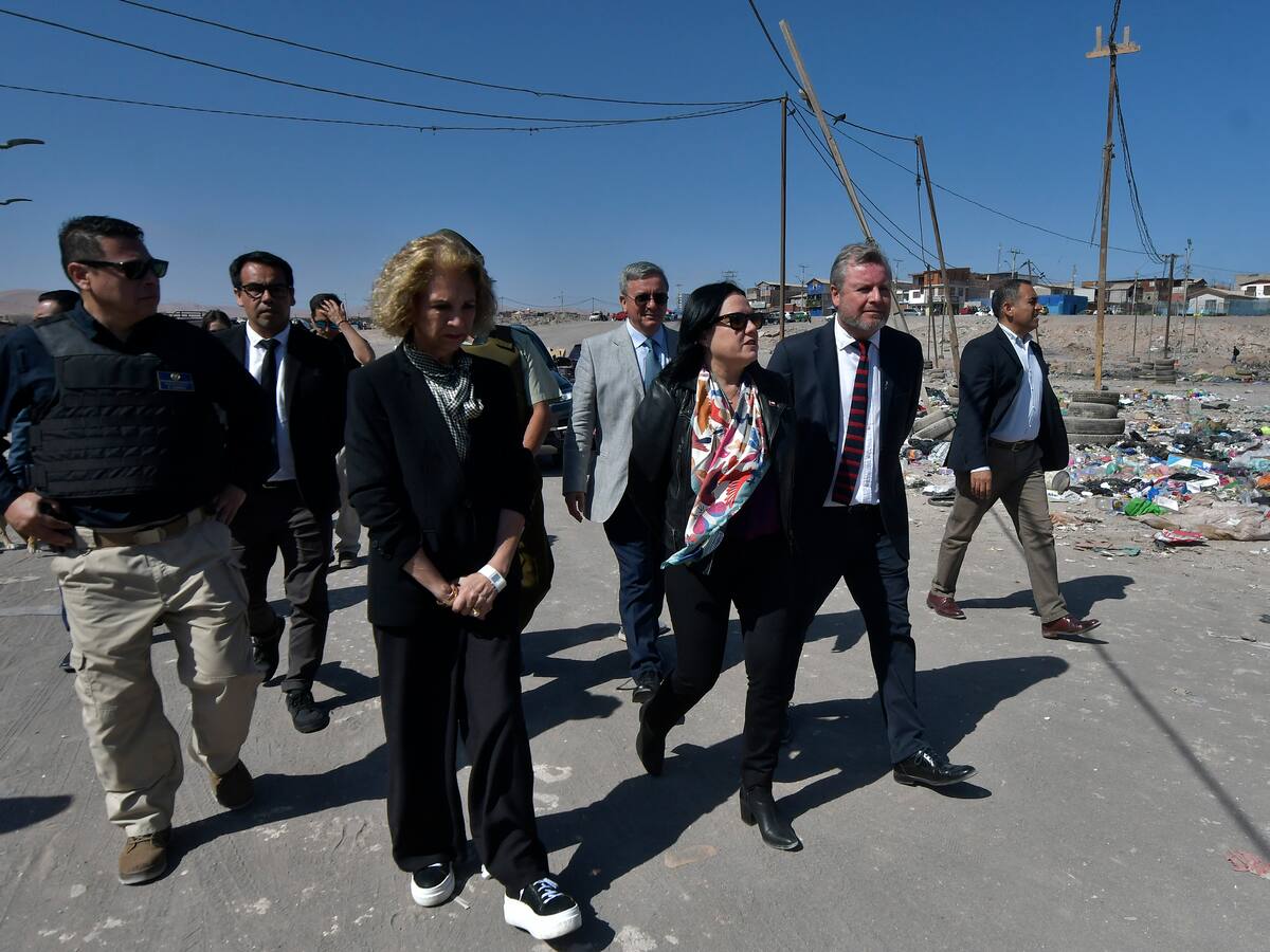 “Debemos saber quiénes están en nuestra casa”: ministra Steinert inicia visita a Tarapacá con controles migratorios