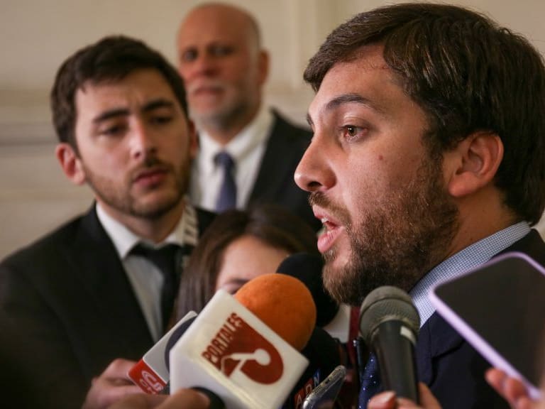 Nuevo proceso constitucional: reunión multilateral entre representantes de partidos muestra tímidos avances