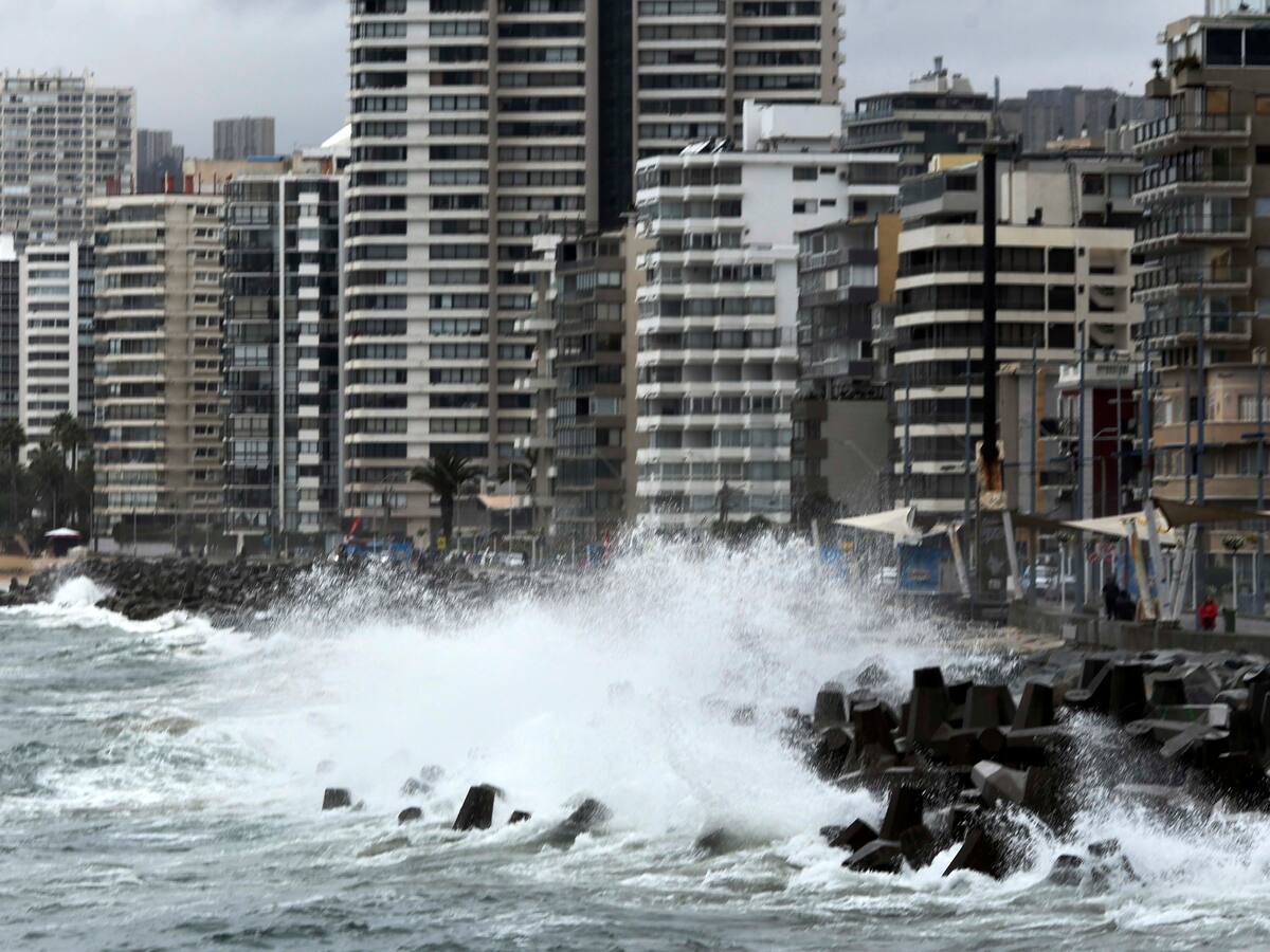 Sistema frontal en Chile: emiten alerta por marejadas anormales en 11 regiones del país