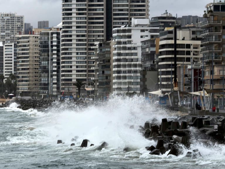 Sistema frontal en Chile: emiten alerta por marejadas anormales en 11 regiones del país