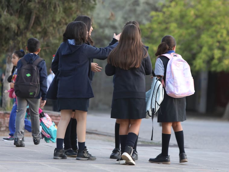 Tras más de 70 años: emblemático establecimiento inicia cambio a la educación mixta