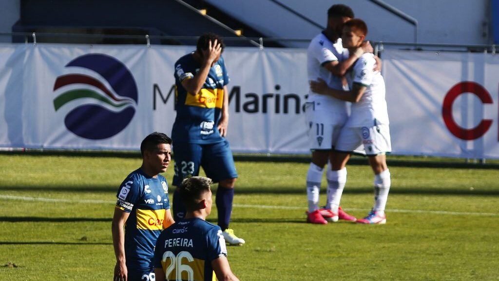 10 DE OCTUBRE DE 2020/VIÑA DEL MARJugadores de Everton en lamento, durante el partido valido por la fecha 14 del Campeonato Nacional AFP PlanVital 2020, entre Everton y Santiago Wanderers, disputado en el Estadio Sausalito.
FOTO: LEONARDO RUBILAR CHANDIA/AGENCIAUNO