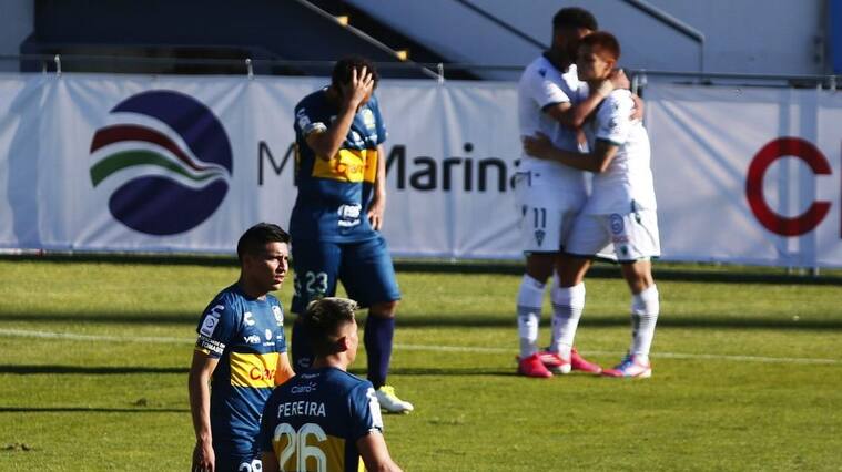 10 DE OCTUBRE DE 2020/VIÑA DEL MARJugadores de Everton en lamento, durante el partido valido por la fecha 14 del Campeonato Nacional AFP PlanVital 2020, entre Everton y Santiago Wanderers, disputado en el Estadio Sausalito.
FOTO: LEONARDO RUBILAR CHANDIA/AGENCIAUNO