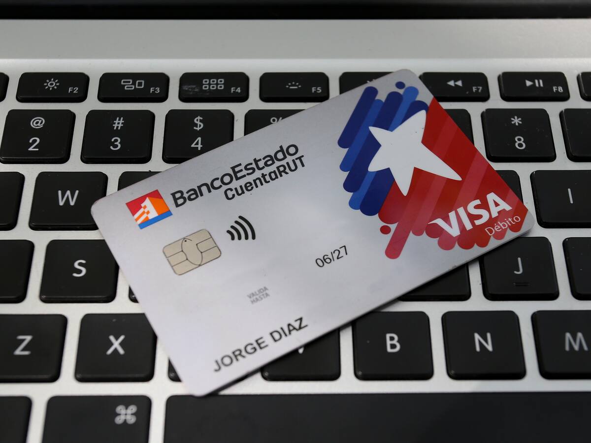 BancoEstado elimina requisito que hacia diferencias entre hombres y mujeres para abrir la Cuenta Rut